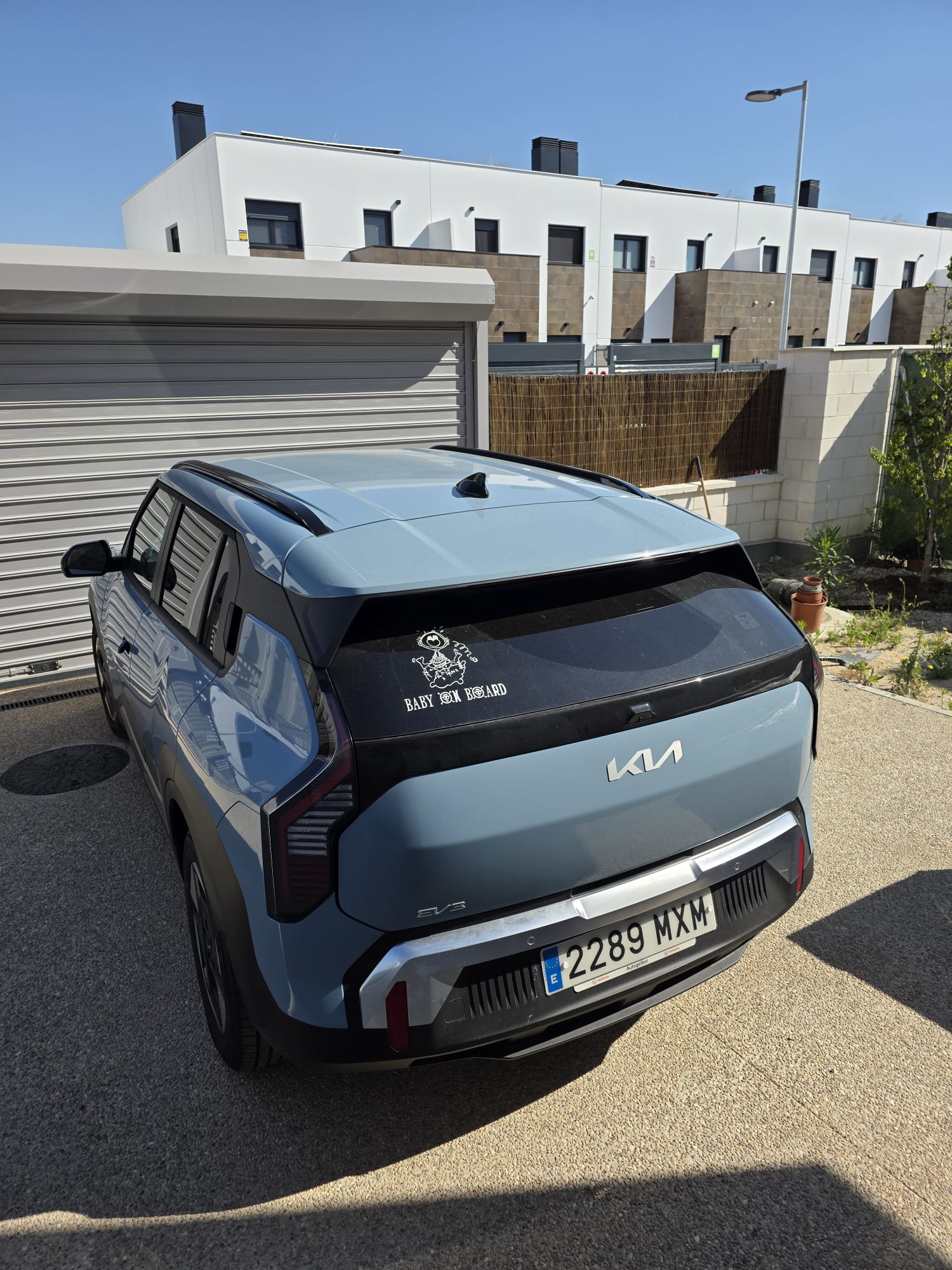 Vinilo Baby on Board personalizado en Kia EV3 · Conde Creations Dénia